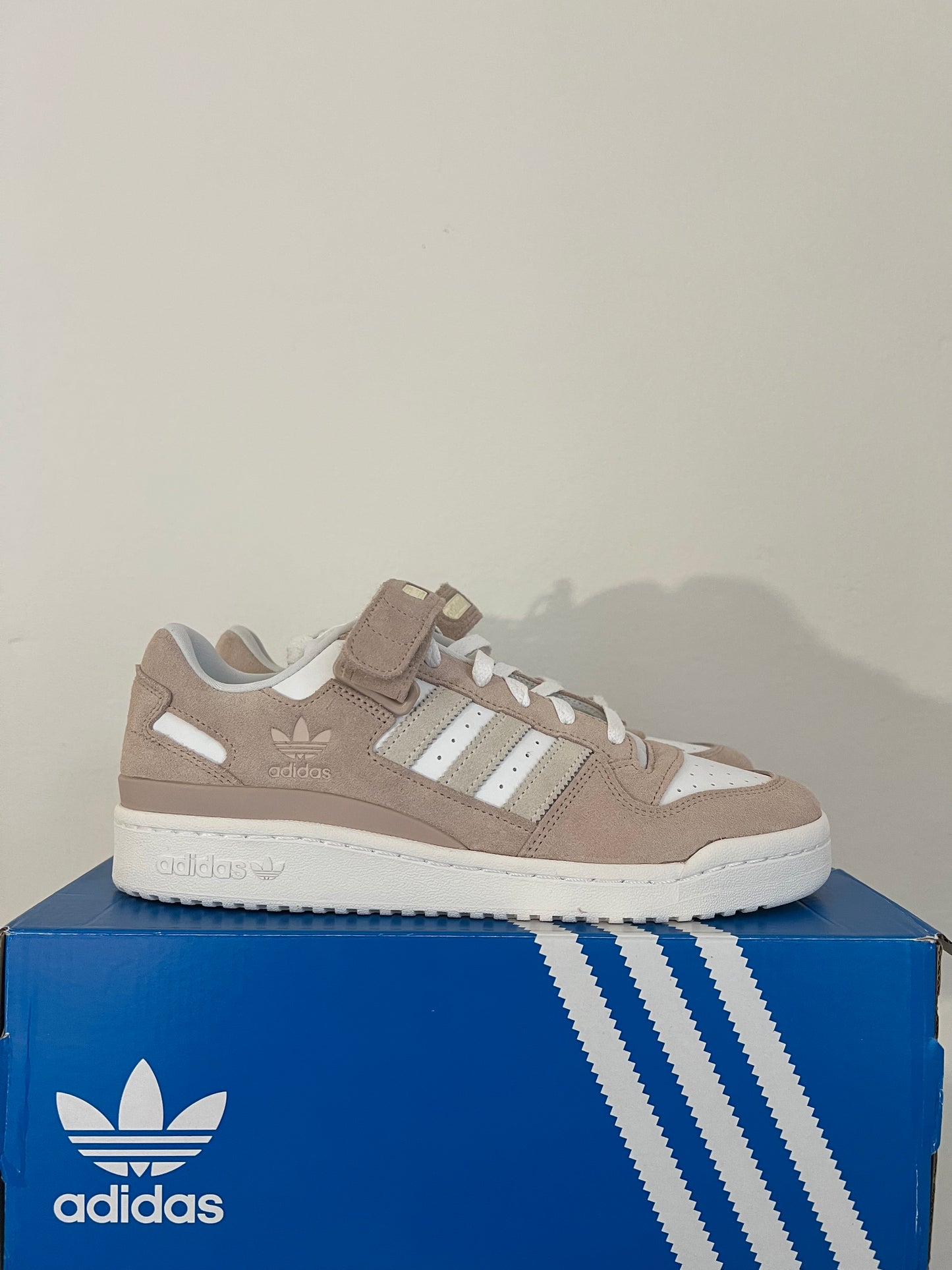 Adidas Forum Shoes White. Beige
